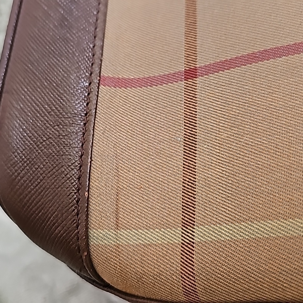 Burberrys Check Shoulder Bag - Picture 17 of 17